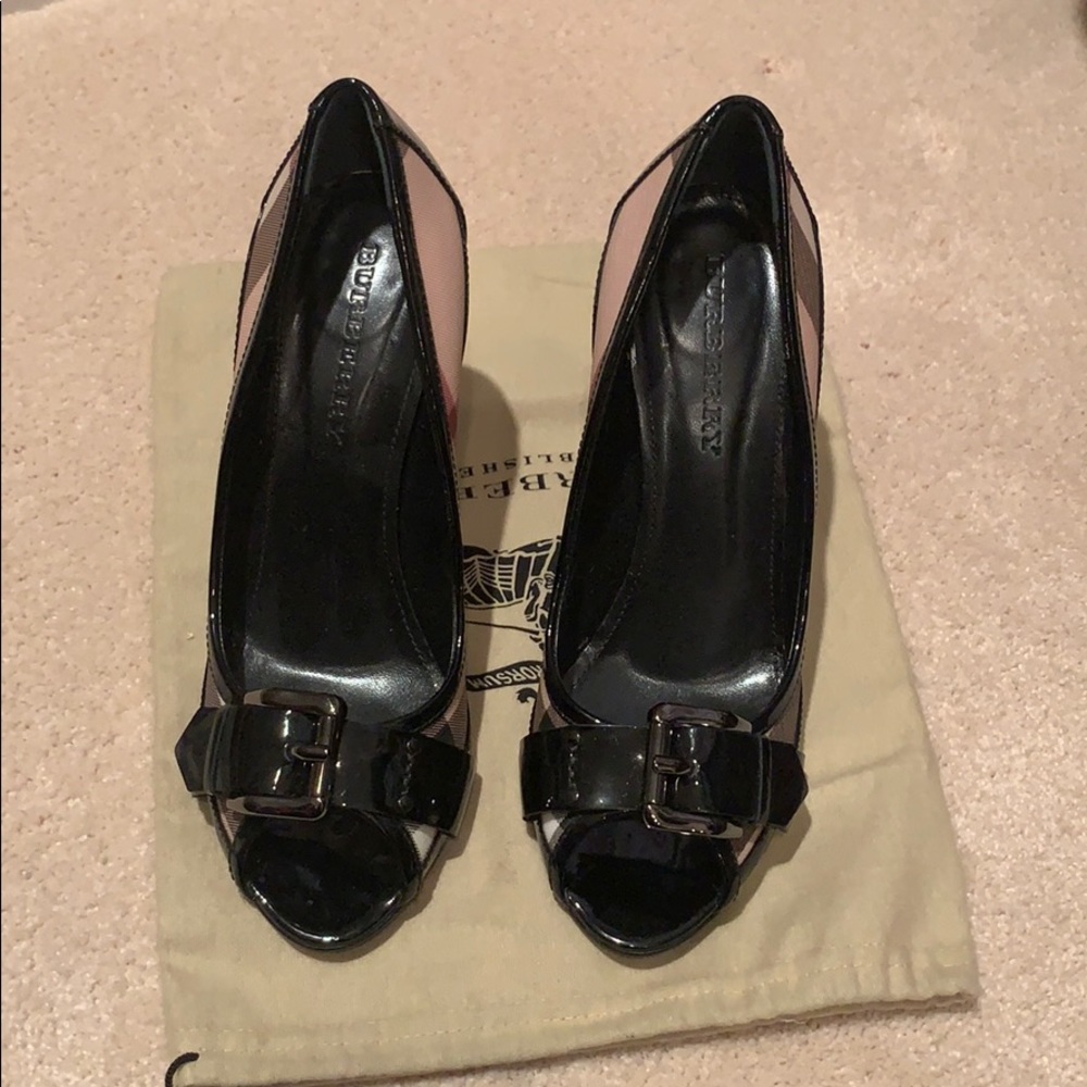 ***SOLD***Burberry Nova Check Pumps with Buckle